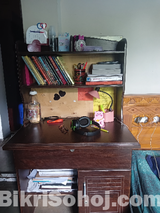 টেবিলটি বিক্রি করতে চাই